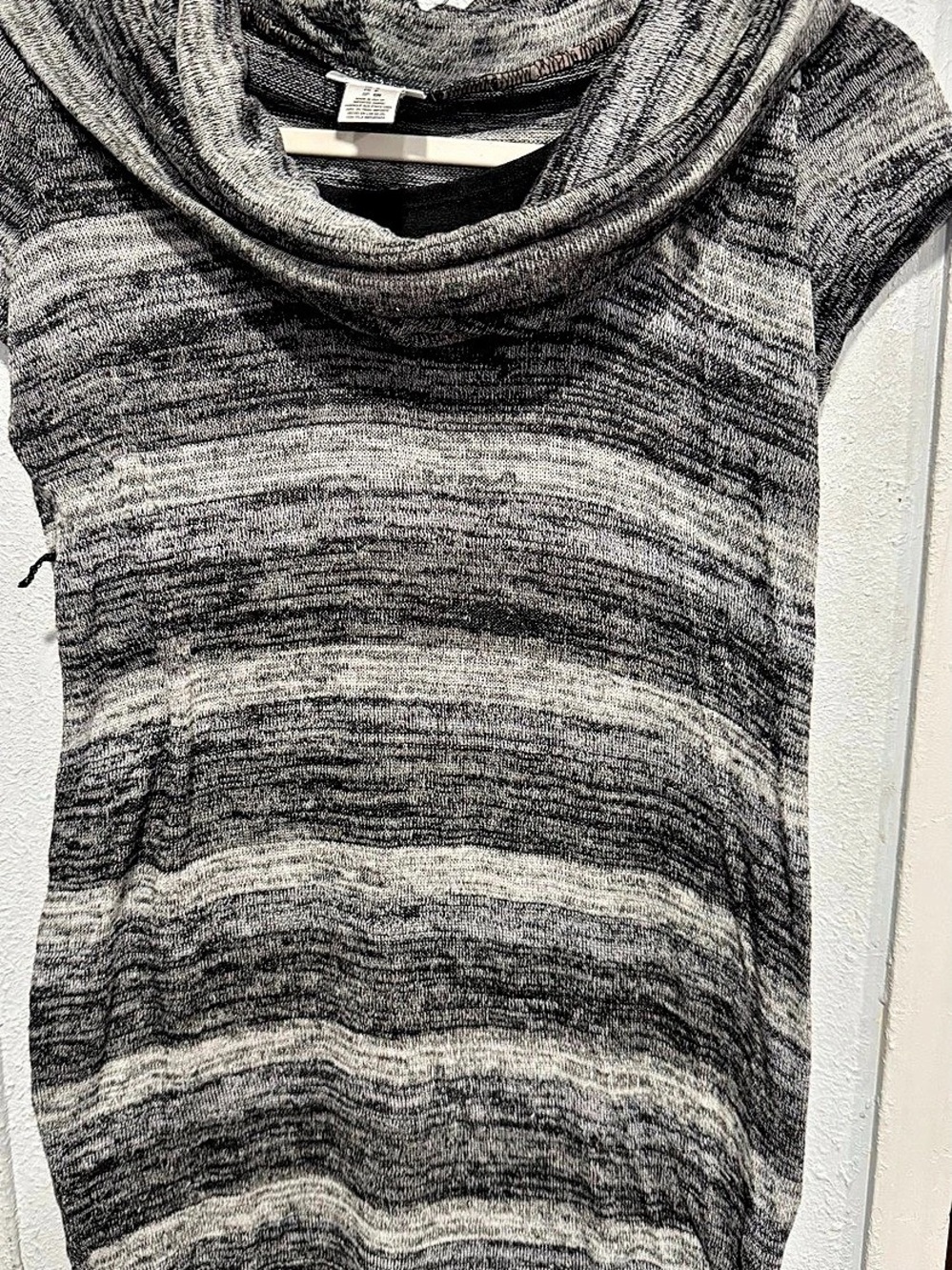 Motherhood Maternity Cowl Neck Tunic in Gray & Black Size Small Like New